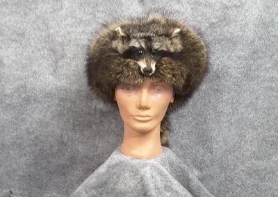 Chapeau de fourrure de raton (Confection de vêtements et accessoires en fourure sur mesure Québec) Taxidermie Asselin Québec
