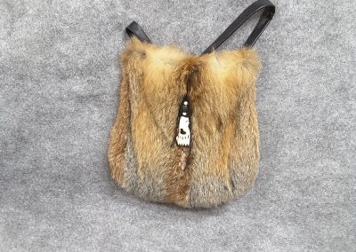 Sac à main en fourrure (Confection de vêtements et accessoires en fourure sur mesure Québec) Taxidermie Asselin Québec