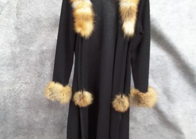 robe avec fourrure de renard(Confection de vêtements et accessoires en fourure sur mesure Québec) Taxidermie Asselin Québec